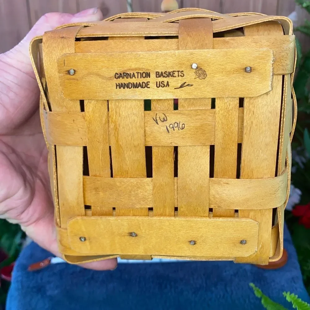 Square tissue holder container by Carnation Baskets
